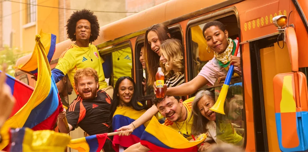 Empanadas y Colombiana: el combo de la tribuna